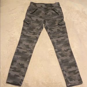 Girls black camo skinny pants